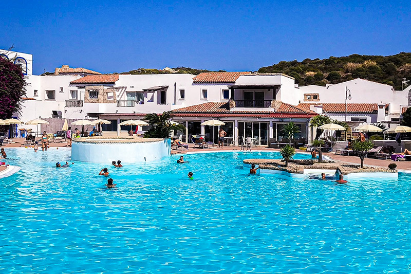 house-vincent-affittacamere-santa-teresa-gallura-servizio-piscina